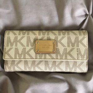Michael Kors MK wallet